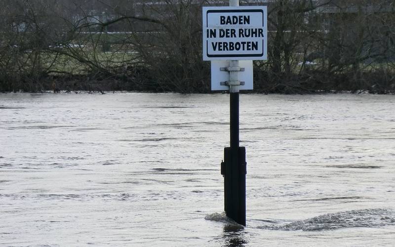 Hochwasser am Freibad in Steele