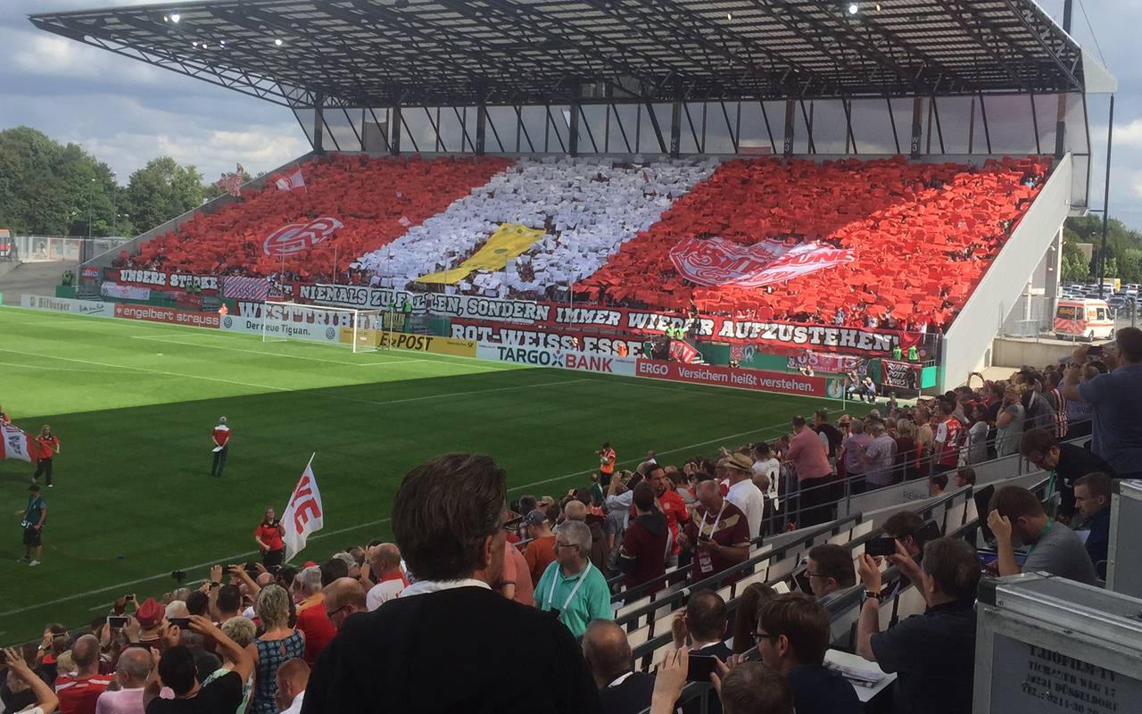 Choreographie RWE-Fans