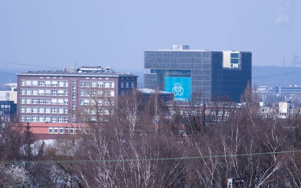 Die Firmenzentrale von ThyssenKrupp von der Innenstadt aus gesehen