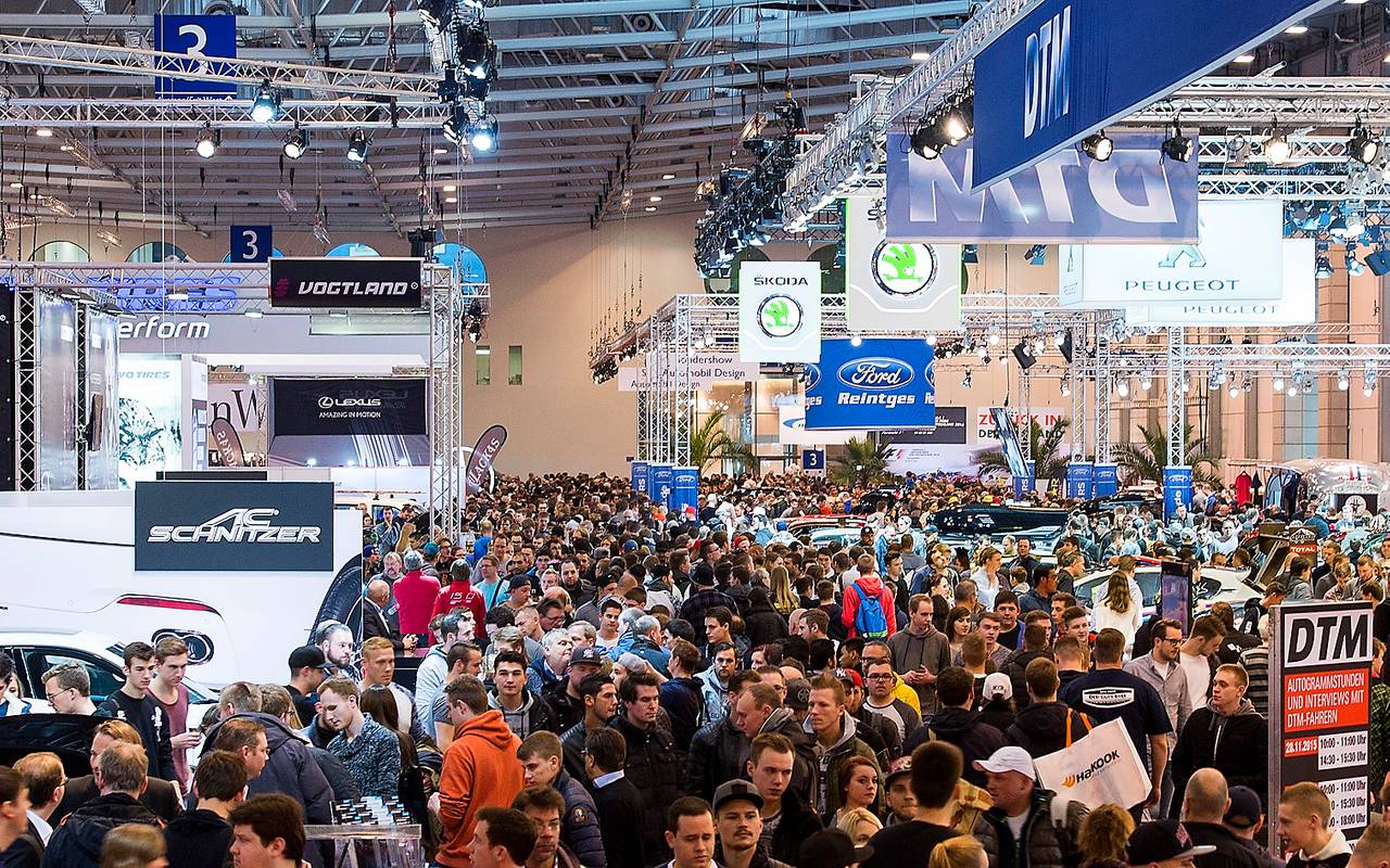 Besucher der Motorshow in der Messe EssenACHTUNG: WENN BEI FB dann Tag @MesseEssen oder als Quellenangabe