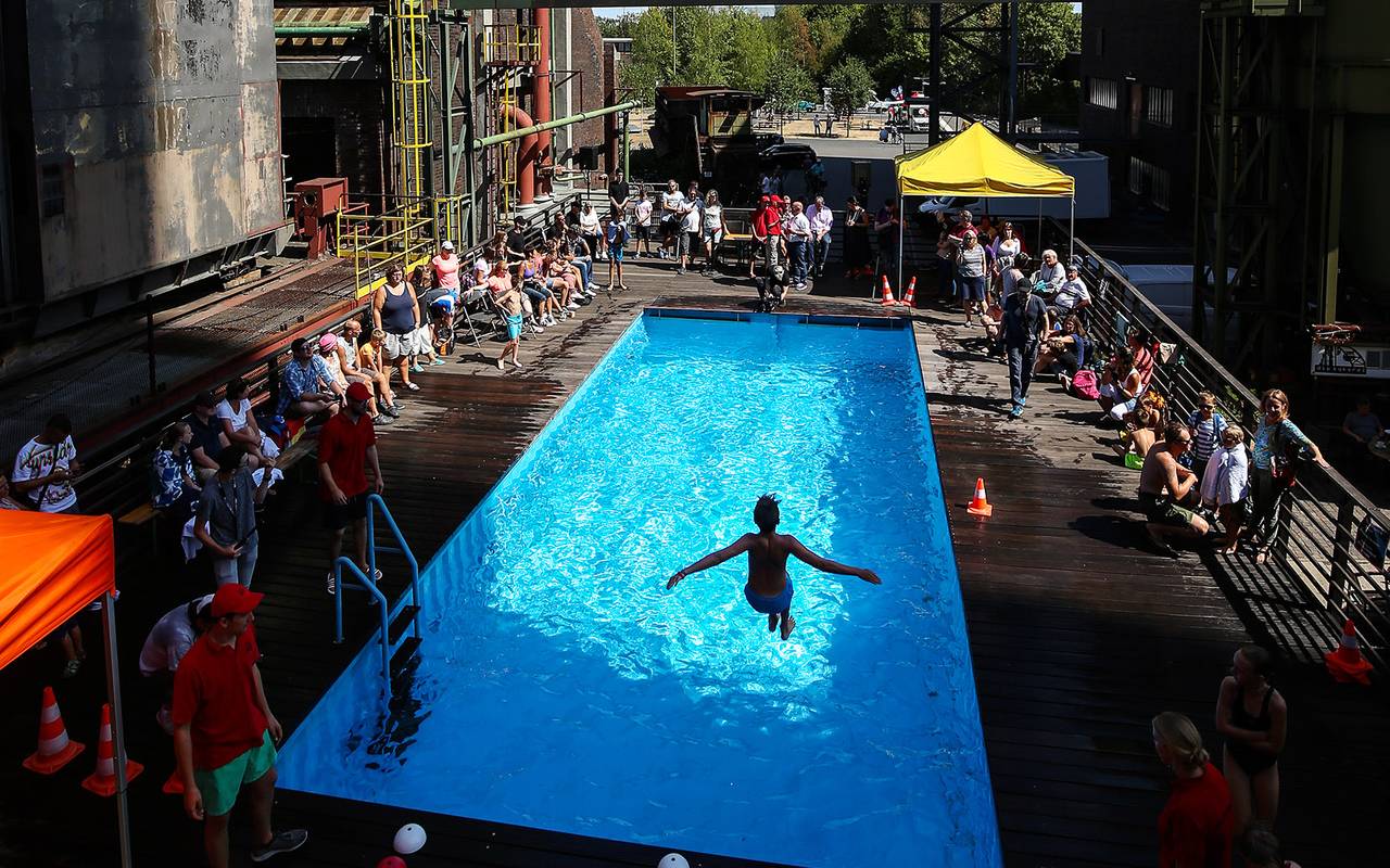 Arschbombe Werkschwimmbad