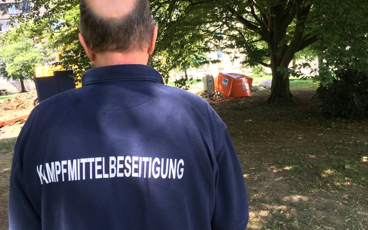 Entschärfer bei der Bombe in Huttrop