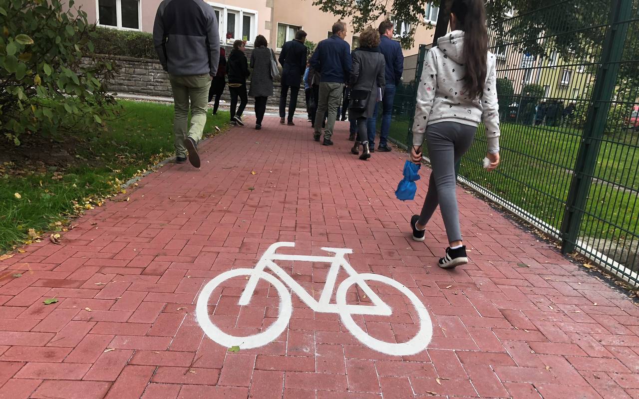 Bild des neu gepflasterten Radweges für einen sicheren Schulweg für die Schülerinnen und Schüler der Gesamtschule Bockmühle.