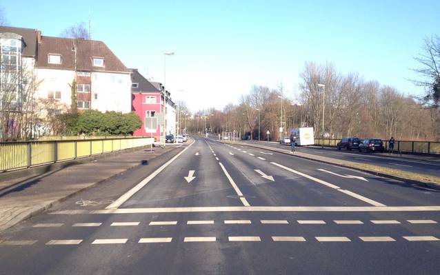 Leere Straße in Essen wegen einer Bombenentschärfung