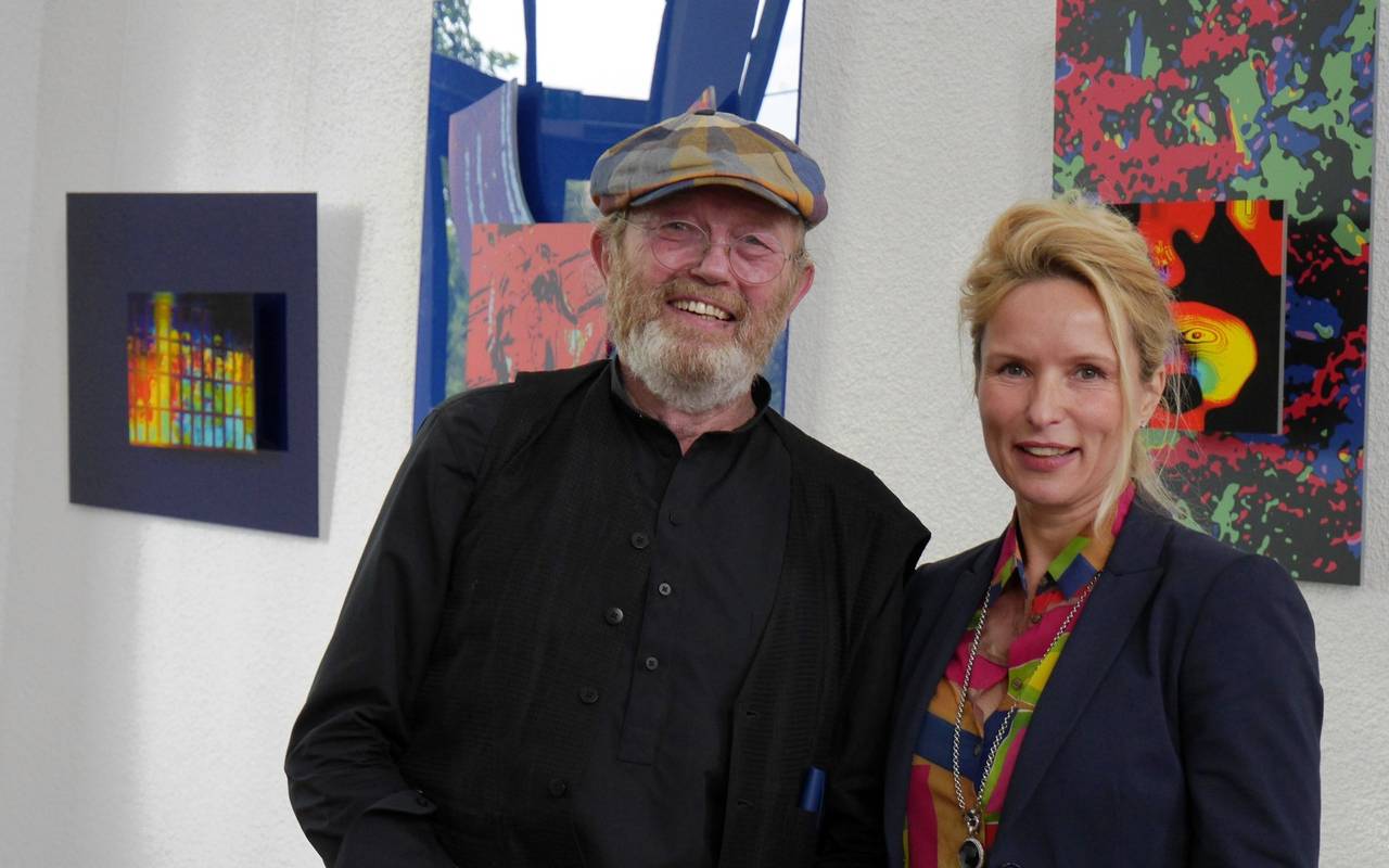Ausstellung in der Kreuzeskirche von Künstler Alfred Kriege (links)