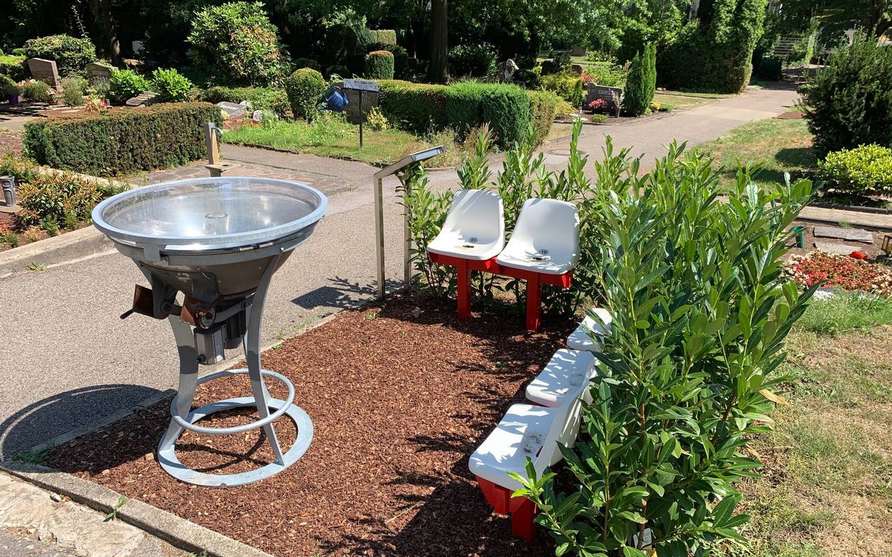 Bereits bestehende Sitzgruppe am Matthäus-Friedhof in Borbeck