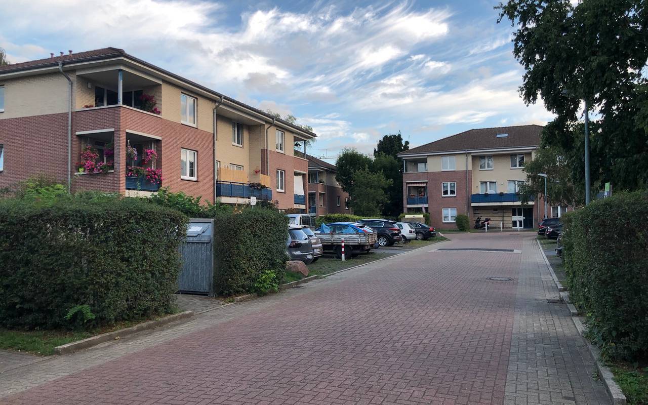 In dieser Straße mit mehreren Mehrfamilienhäusern soll es heute Früh einen SEK-Einsatz gegeben haben.