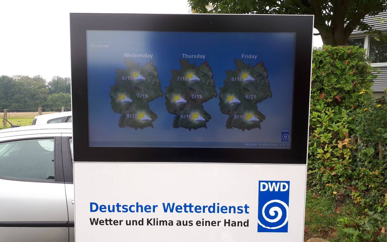 Tafel DWD vor Zentrale