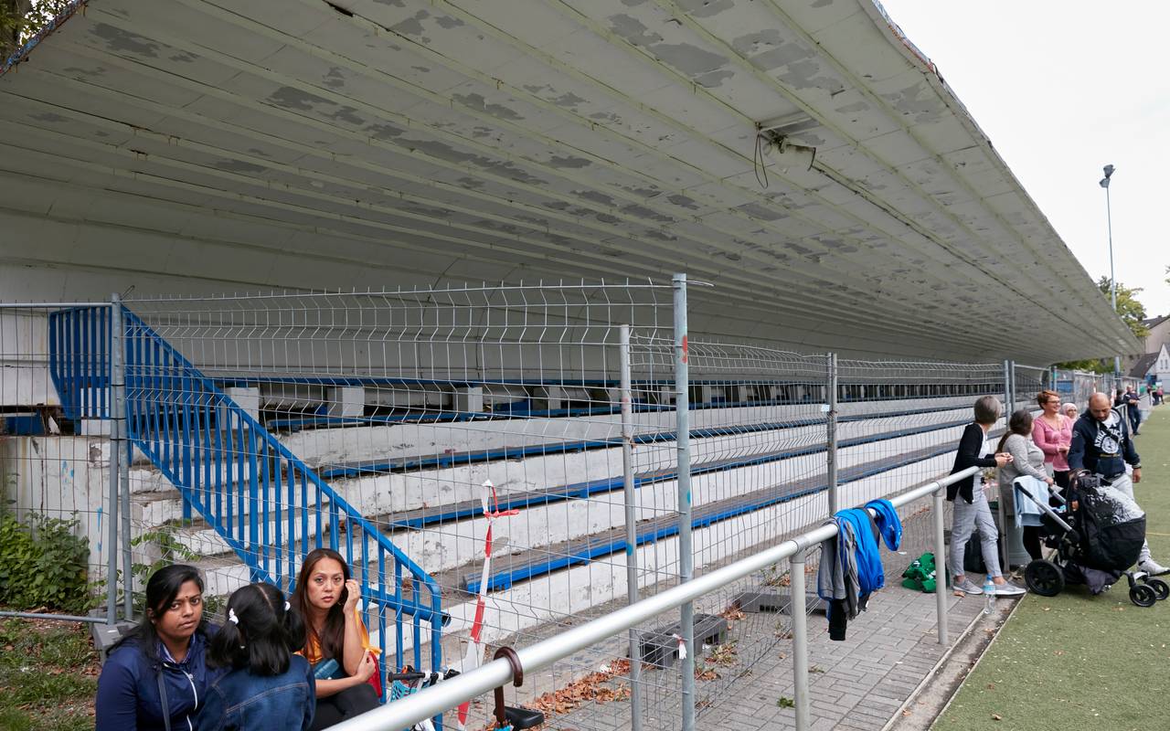 Marode Tribüne Sportplatz Stankeitstraße in Essen-Altenessen