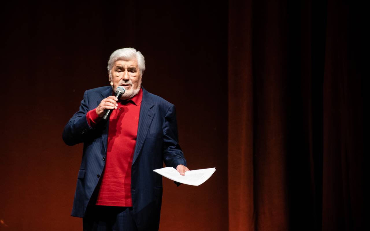 Das Bild zeigt Mario Adorf bei seinem Besuch in der Lichtburg im Mai.