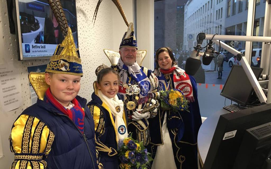 Das Prinzenpaar und das Kinderprinzenpaar bei uns im Radio Essen-Studio