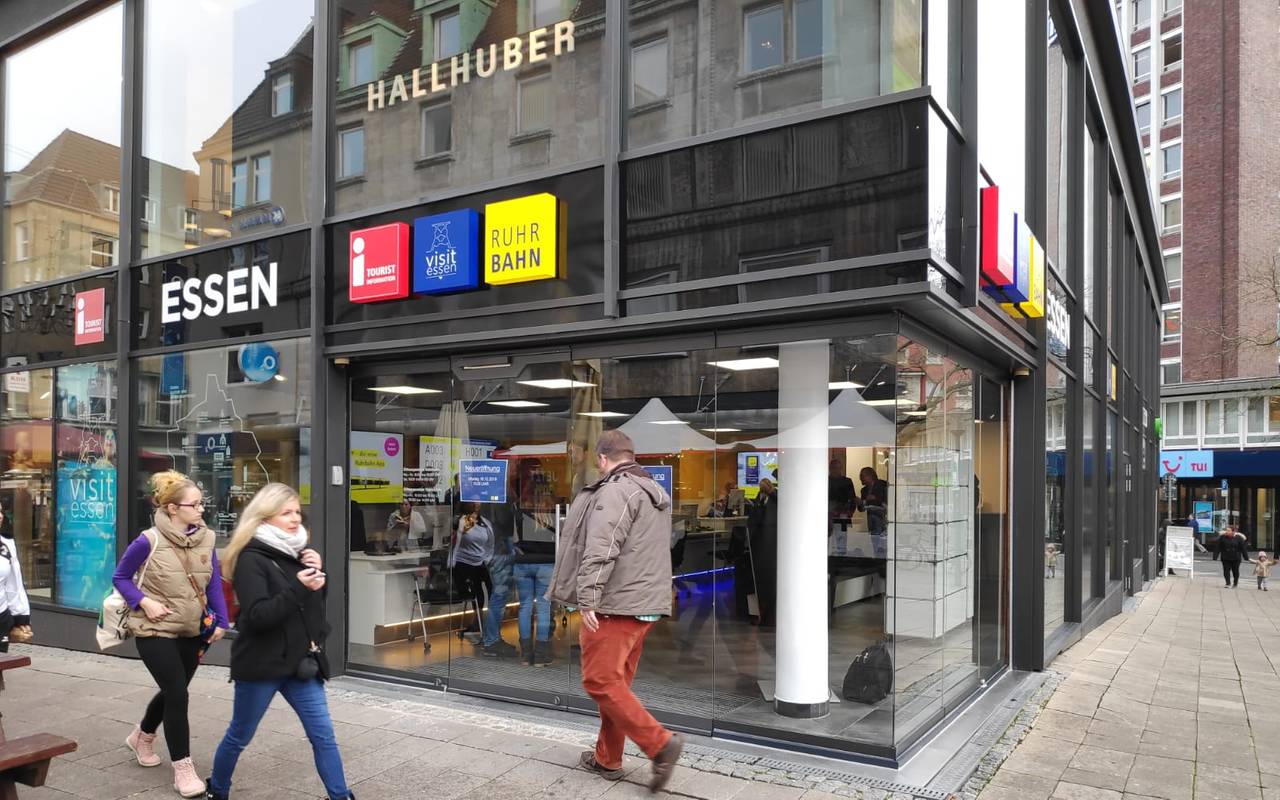Die neue Kombi aus Touristikzentrale und Kundencenter der Ruhrbahn gleich am Anfang der Kettwiger Straße in Essen.