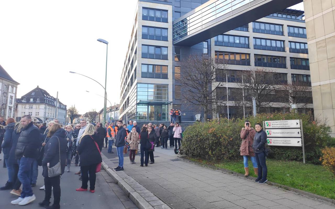 Das Landgericht in Essen musste kurz vor Weihnachten wegen einer Bombendrohung komplett geräumt werden.