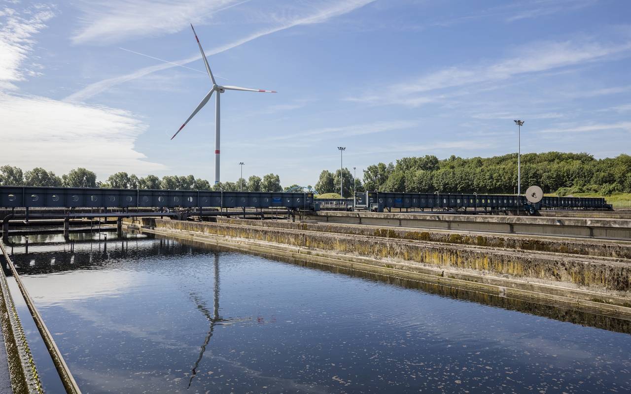 Windrad in Bottrop kurz hinter Essen-Vogelheim