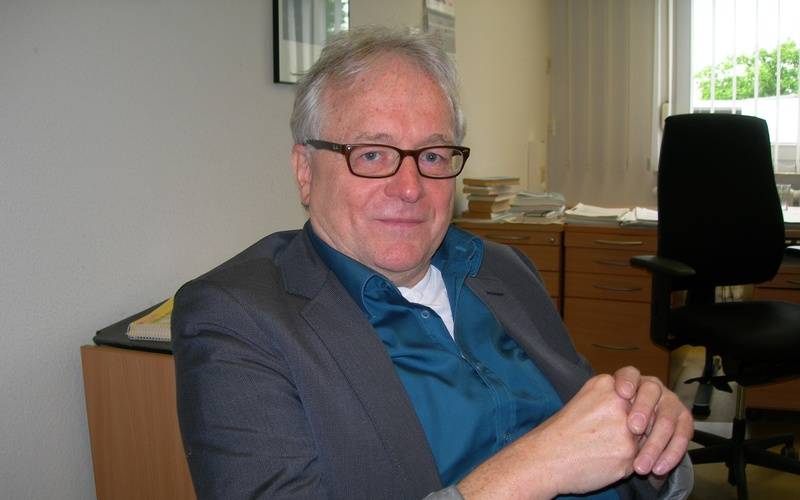 Karlheinz Endruschat, noch zu SPD-Zeiten in seinem Büro.