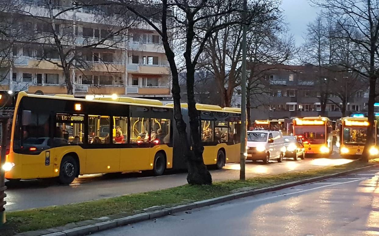 Baustellen-Ampel in Essen-Heisingen sorgt für lange Staus im Berufsverkehr.