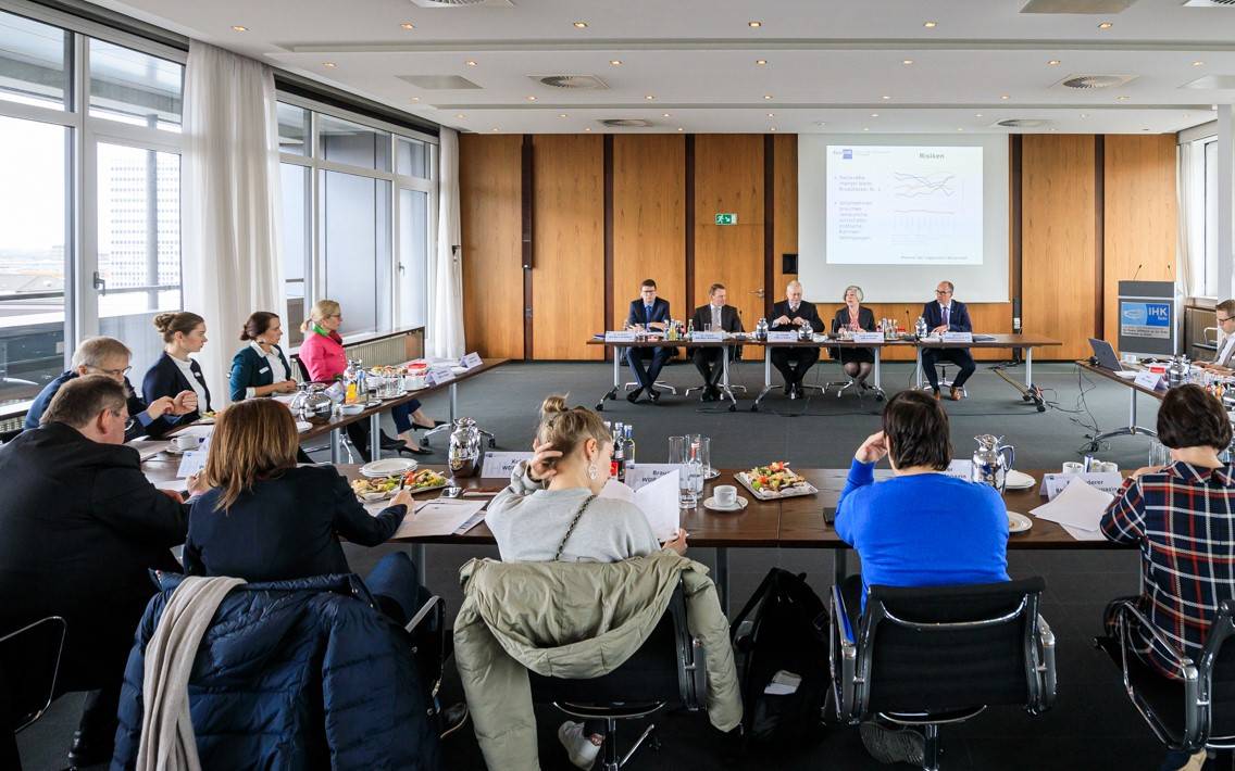 Das Bild zeigt den Konferenzraum bei der IHK, in dem der neue Ruhrlagebericht vorgestellt wurde.