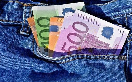 Symbolbild Bargeld in Tasche