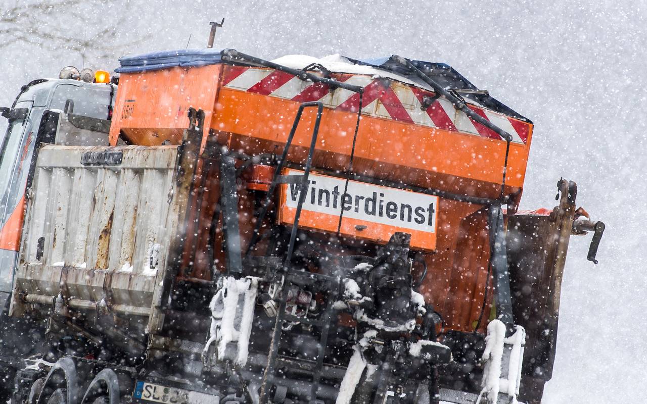 Der Winterdienst sorgt für geräumte Straßen (Symbolbild).