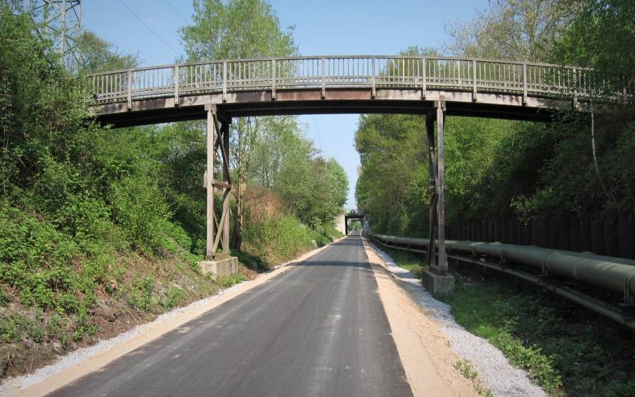 Holzbrücke über den Nordsternweg in Essen-Altenessen