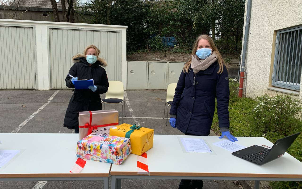 Uniklinik nimmt Päckchen für Patienten an, wegen Besuchssperre durch Corona.