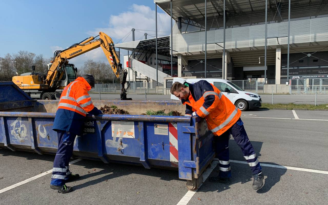 Grünschnitt-Annahmestelle am Stadion Essen in Corona-Zeiten.