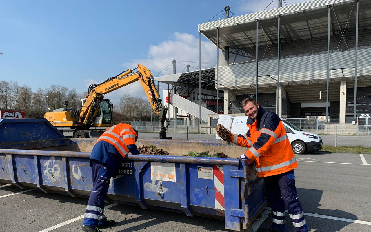 Grünschnitte-Annahmestelle am Stadion Essen in Corona-Zeiten.