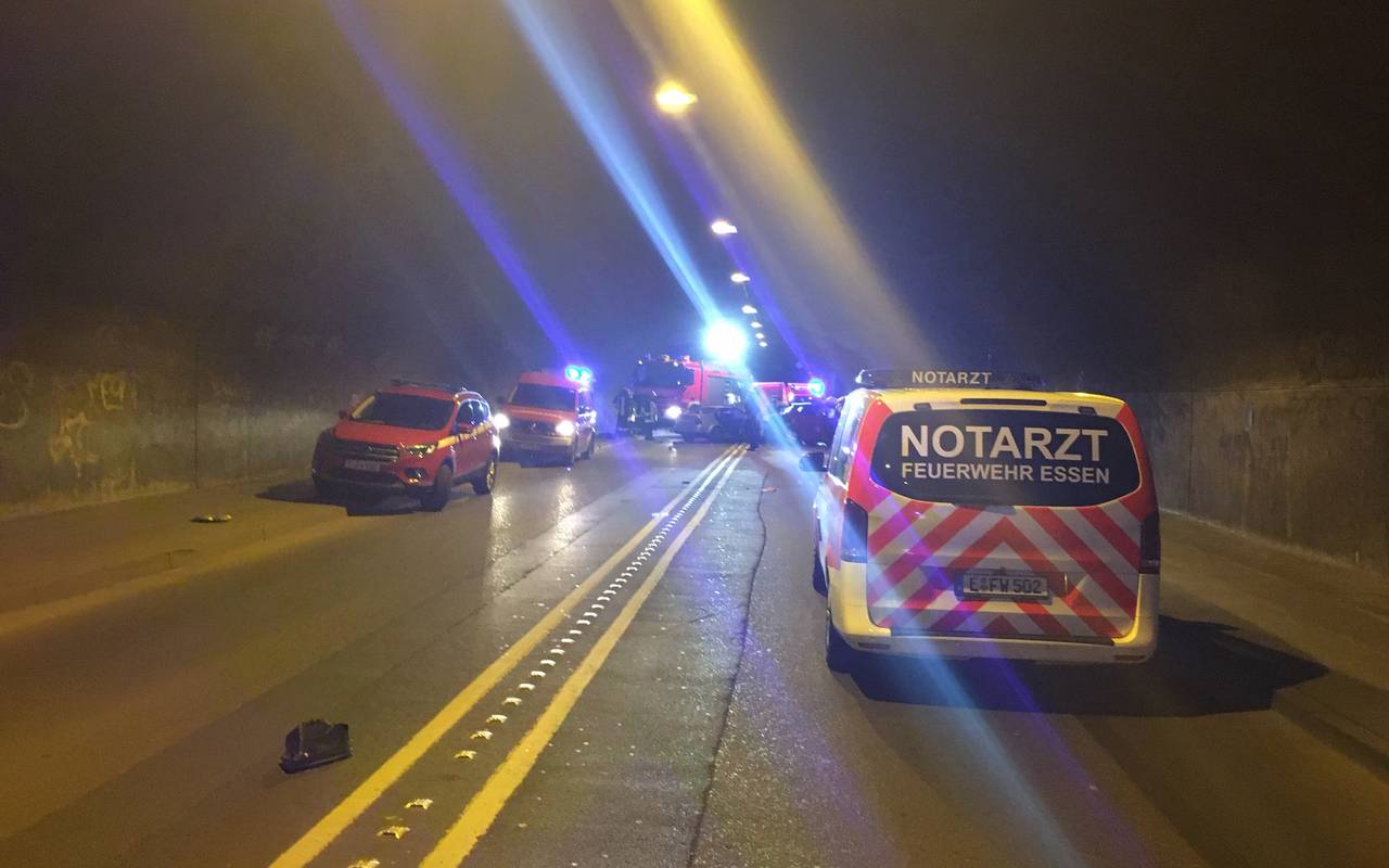 Unfall Burggrafenstraße in Essen: Drei Menschen lebensgefährlich verletzt