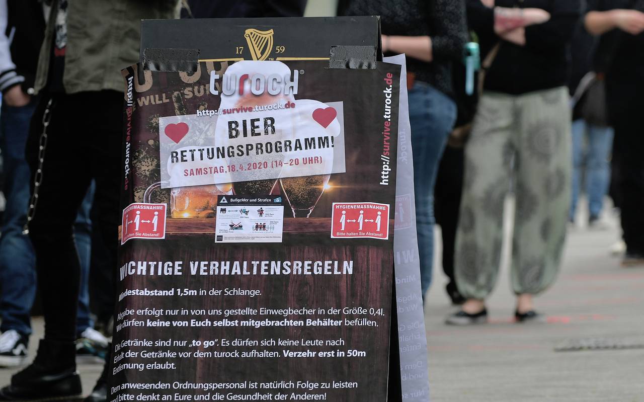 Disko Turock in Essen verkauft Bier gegen Spende, Ordnungsamt löst Aktion wegen Corona später auf