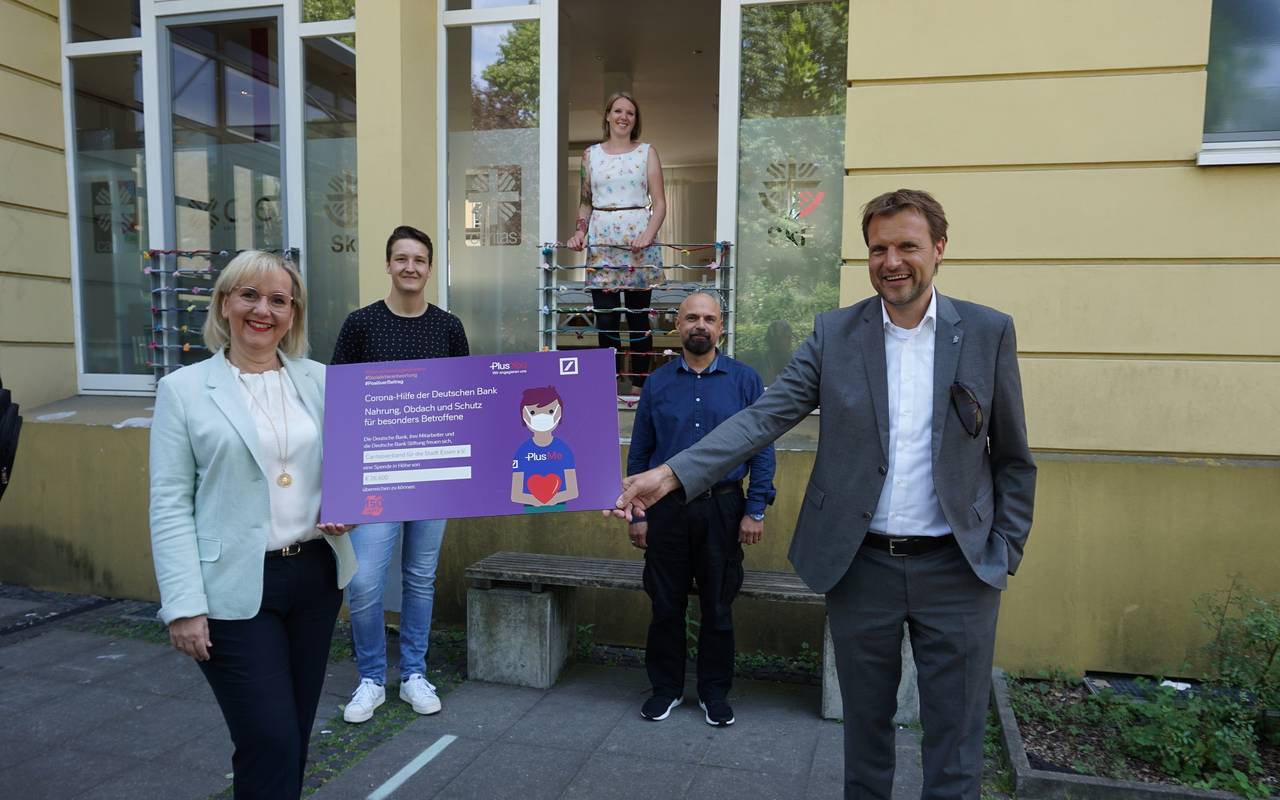 Übergabe Spenden Deutsche Bank an Caritas Essen