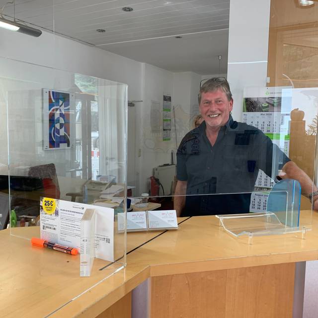 ART TEC in Essen produziert Spuck-Schutz-Scheiben in der Corona-Krise.