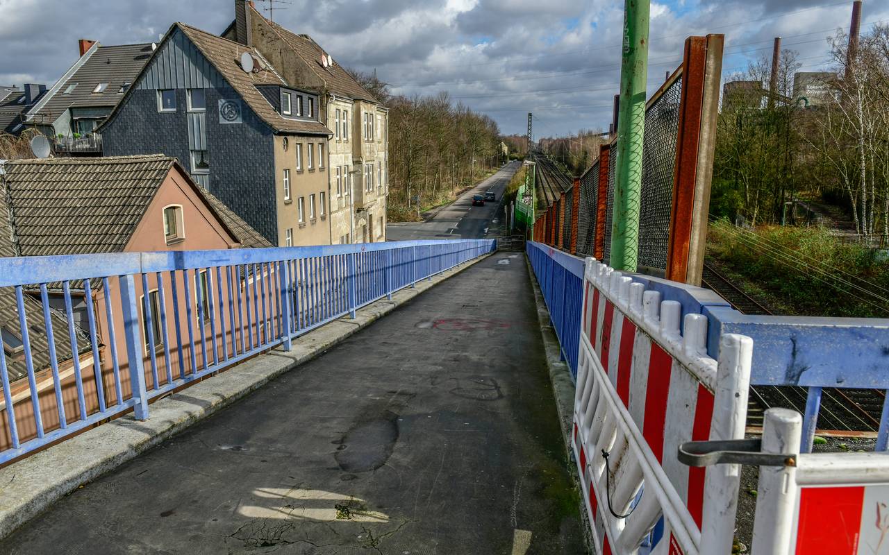 Fußgängerbrücke an der Josef-Hoeren-Straße in Essen-Stoppenberg über Bahngleise