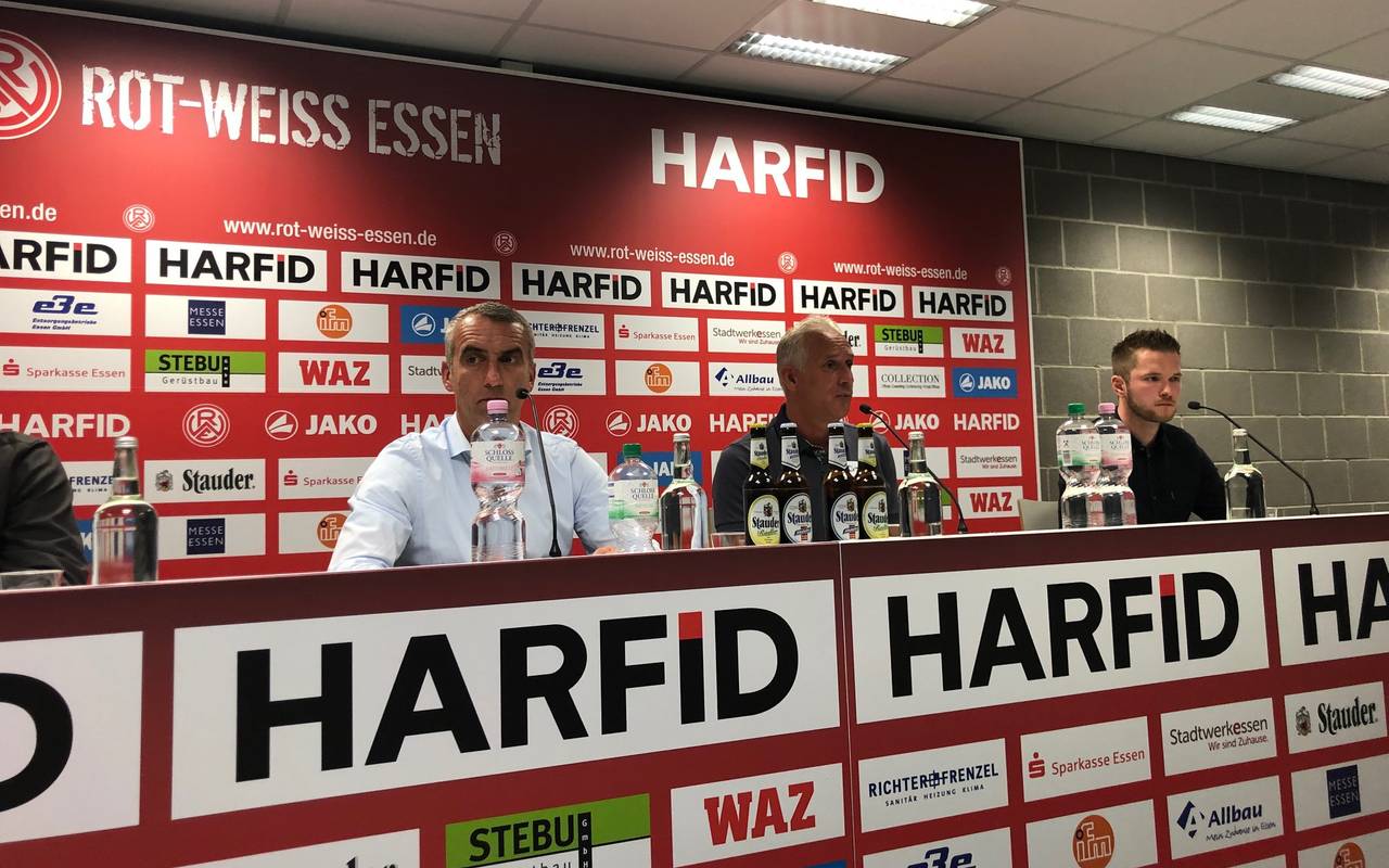 Neuer RWE-Trainer Christian Neidhart bei erster Pressekonferenz in Essen.