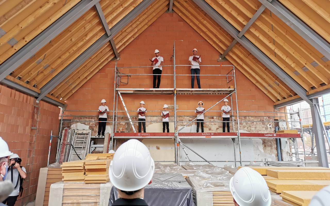 Domsingknaben im Rohbau vom Haus der Kirchenmusik