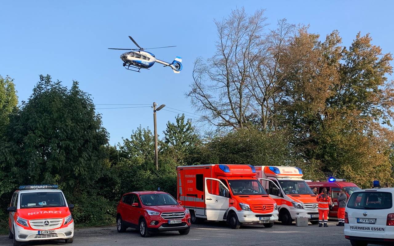 Hubschrauber hilft bei Waldbrand in Essen