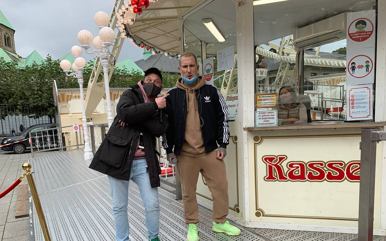 Die 257ers aus Essen haben ein ganz kleines exklusives Konzert im Riesenrad am Burgplatz gegeben.