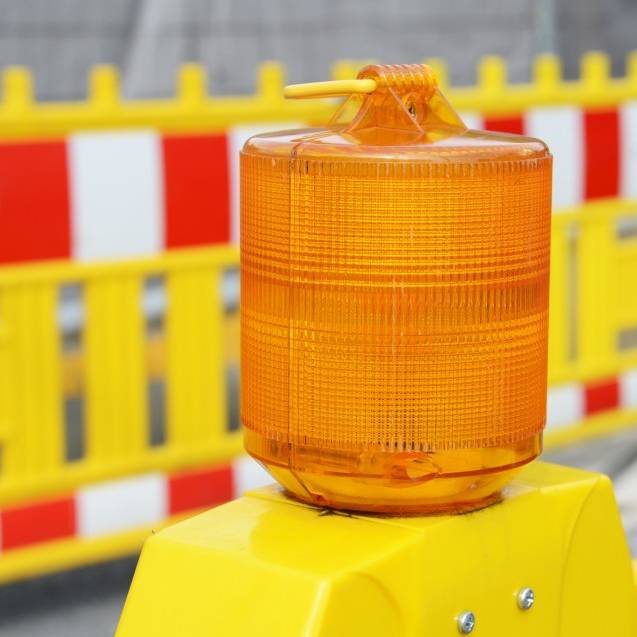 Auf der Alfredstraße in Essen-Rüttenscheid wird ab heute stellenweise enger. Die Stadtwerke muss mehrere Hausanschlüsse verlegen.