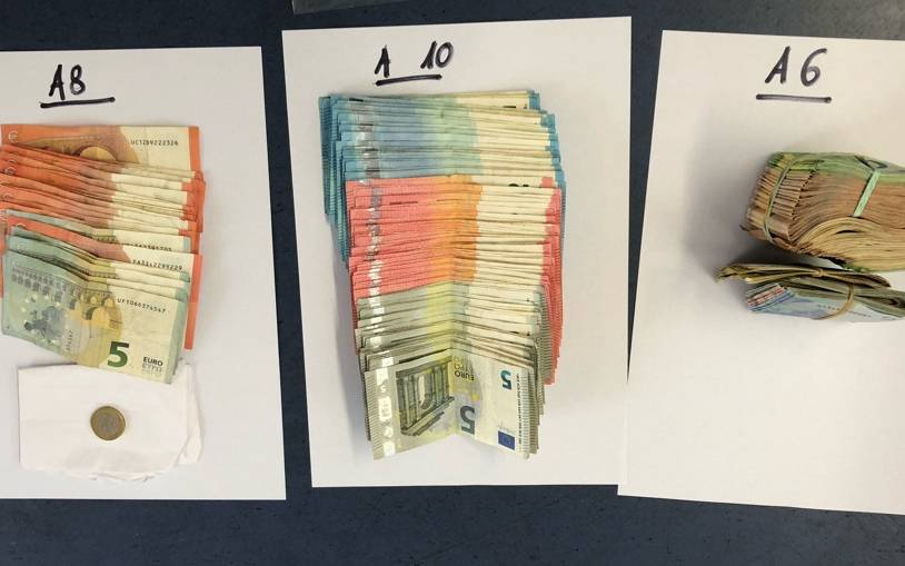 Bündelweise Bargeld aus Drogenverkäufen in Essen - Polizei gelingt Schlag gegen Drogenbande