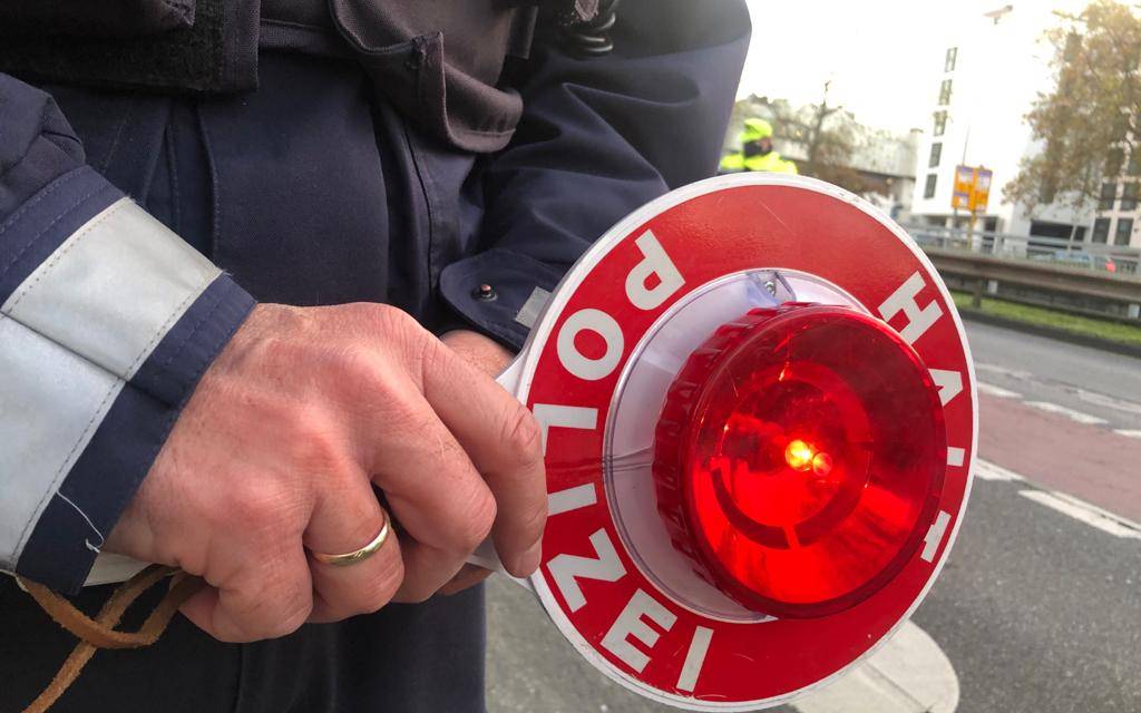 Die Polizei hat an der neuen Umweltspur in Essen diese Woche täglich kontrolliert und hat viele Autofahrer erwischt.