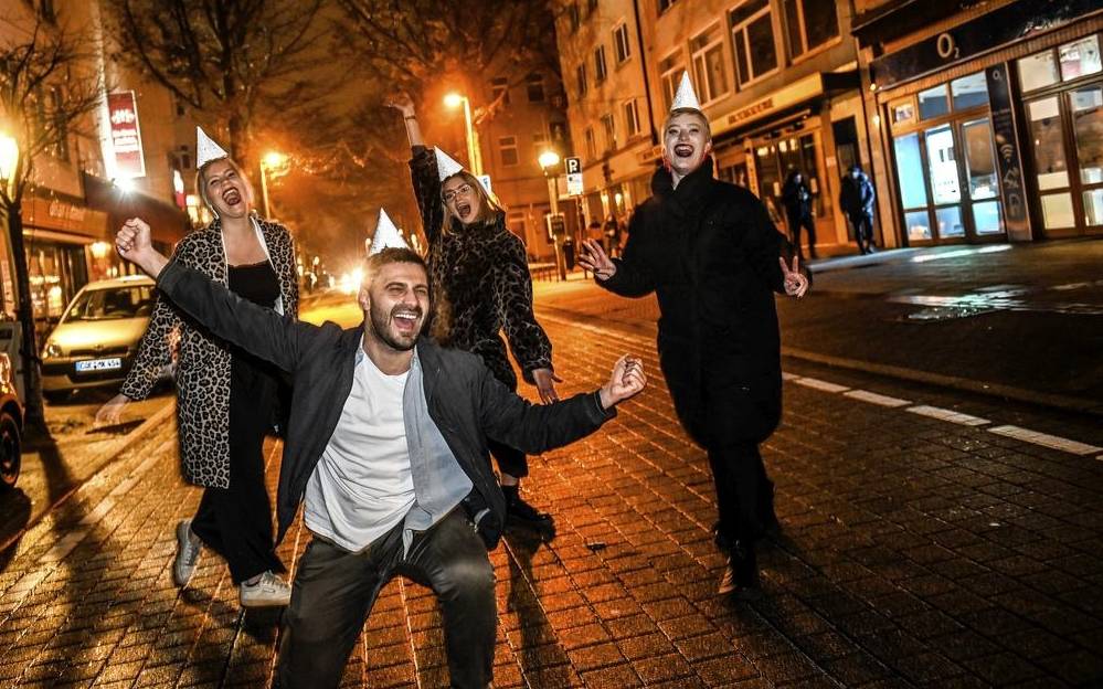 silvester-2020-2012-radio-essen_party_partyhut_ruettenscheider-strasse_feiern