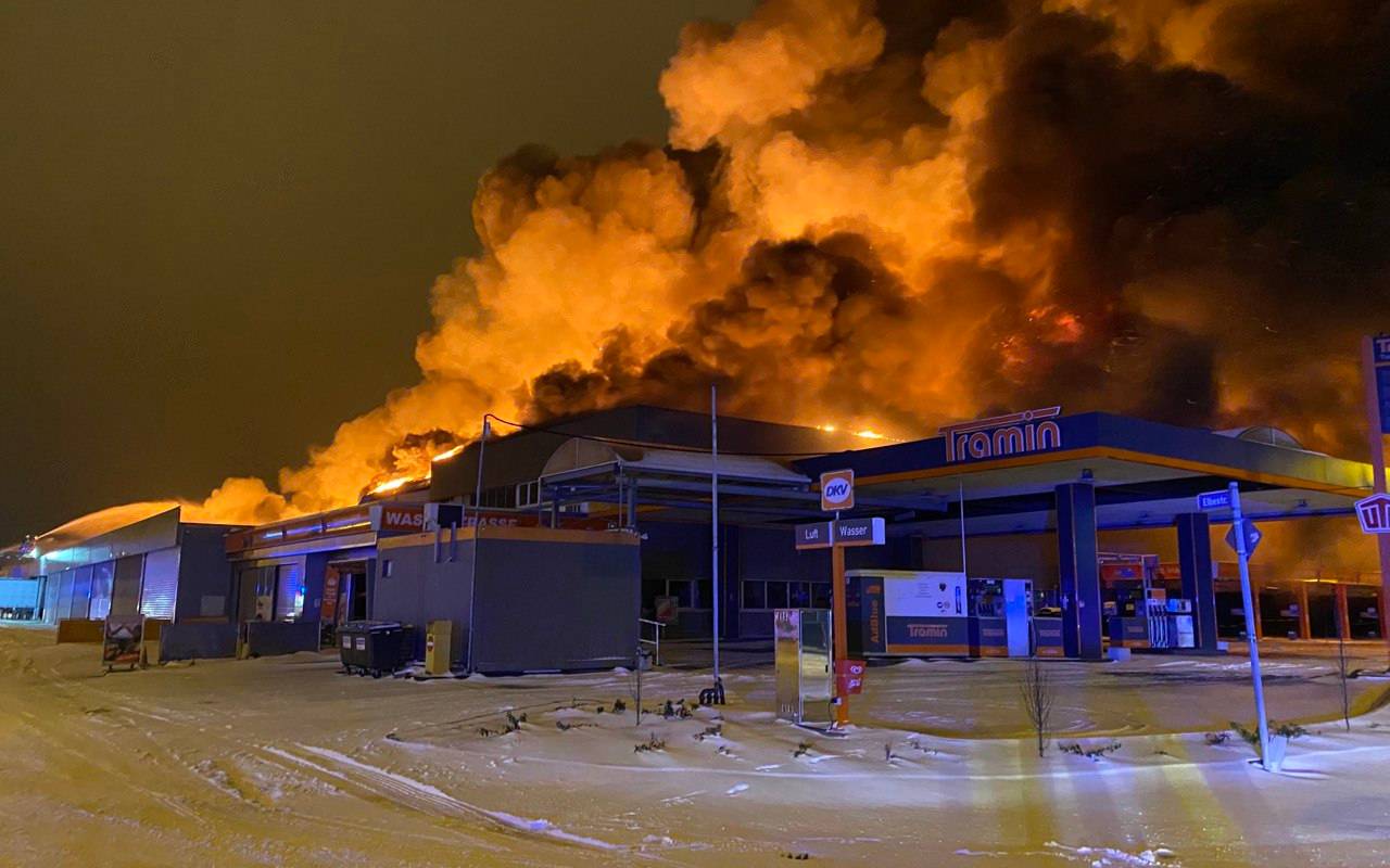 Großbrand in altem Supermarkt in Mülheim