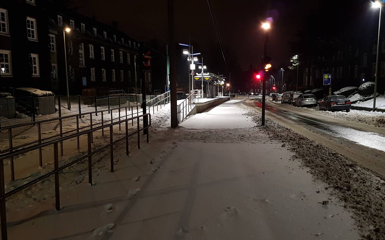 U-Bahn-Haltestelle in Essen-Margarethenhöhe im Schnee-Chaos