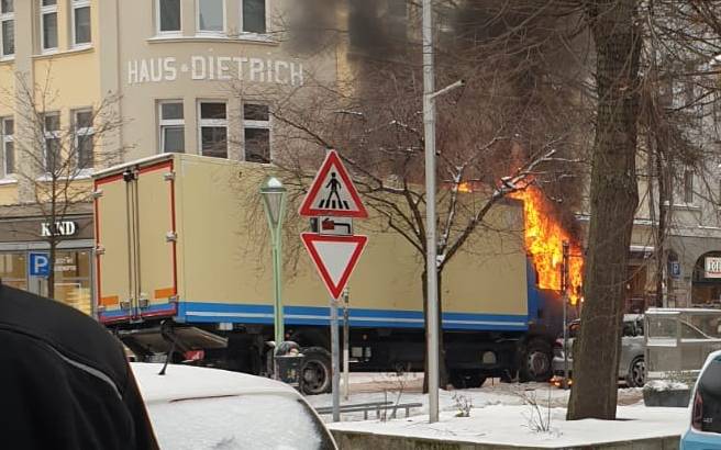 ruettenscheider-strasse_lkw-brennt