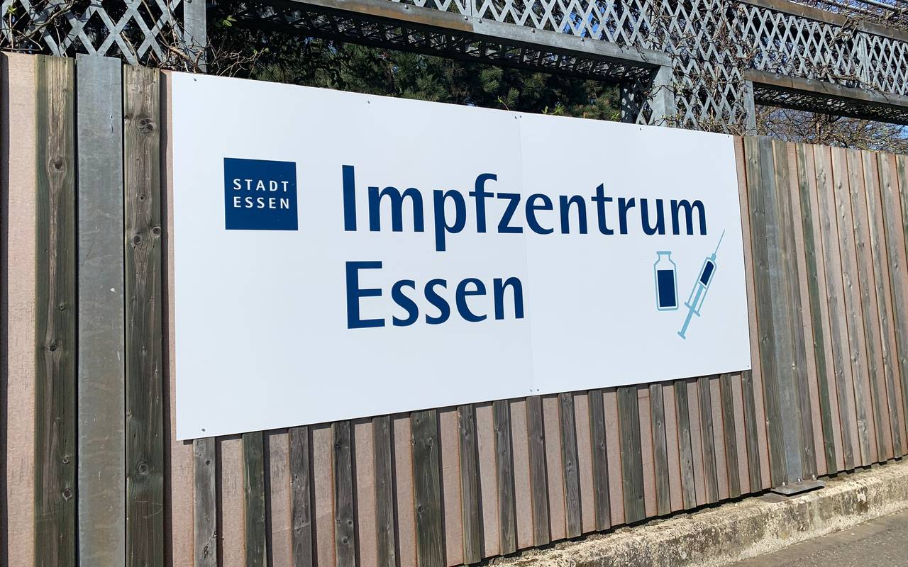 Impfzentrum Essen Schild an Wand
