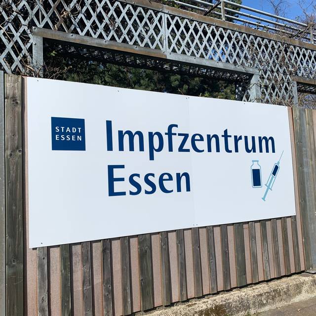 Impfzentrum Essen Schild an Wand