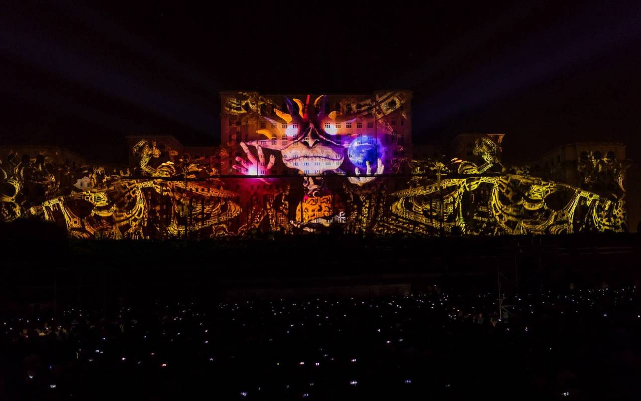 Ein Videomapping des italienischen Künstlerkollektivs mammasONICA in Bucharest 2017