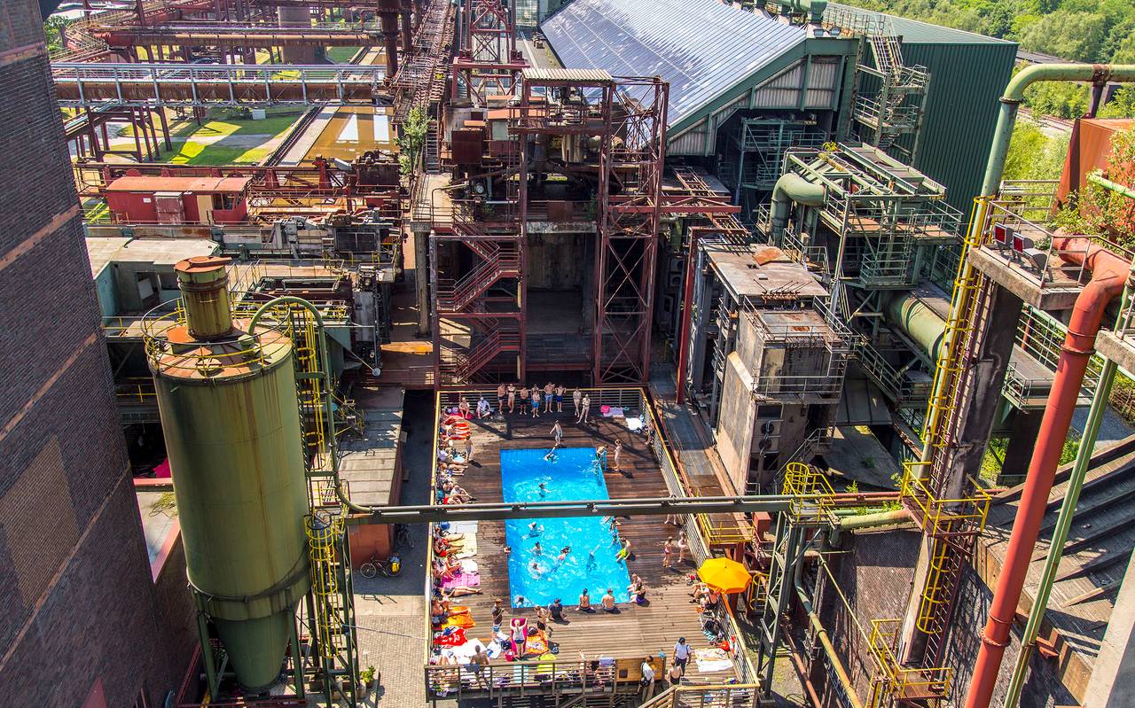 Werksschwimmbad an der Kokerei Zollverein in Essen
