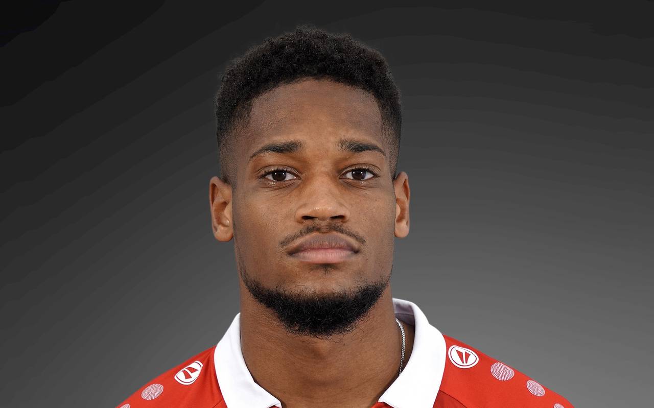 young_isaiah-rot-weiss-essen-fussball-mannschaft-radio-essen-bergeborbeck-hafenstrasse-kader