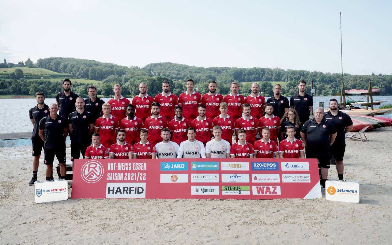 Rot-Weiss Essen-fussball-Mannschaft-Radio-Essen-Bergeborbeck-hafenstrasse-kader