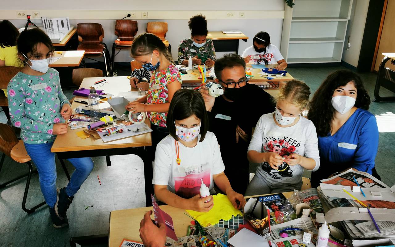 christophorus-schule-kray-ogs-bastelt-puppen-radio-essen-light-festival